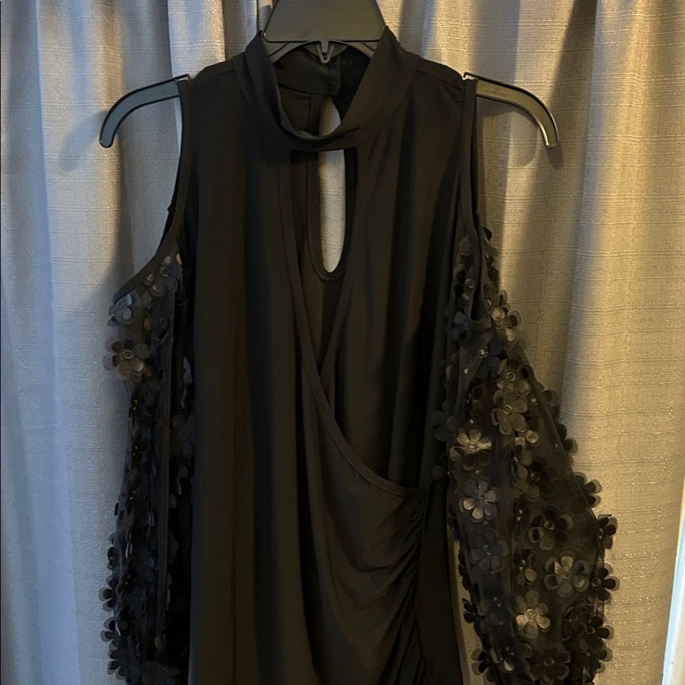 🔥Elegant Black Cold Shoulder shirt